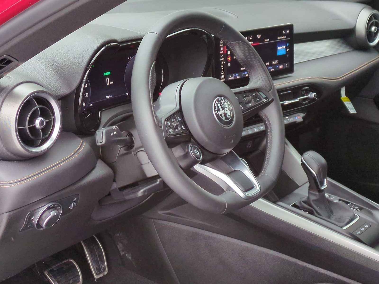 Thumbnail: 2025 Alfa Romeo Tonale - 10