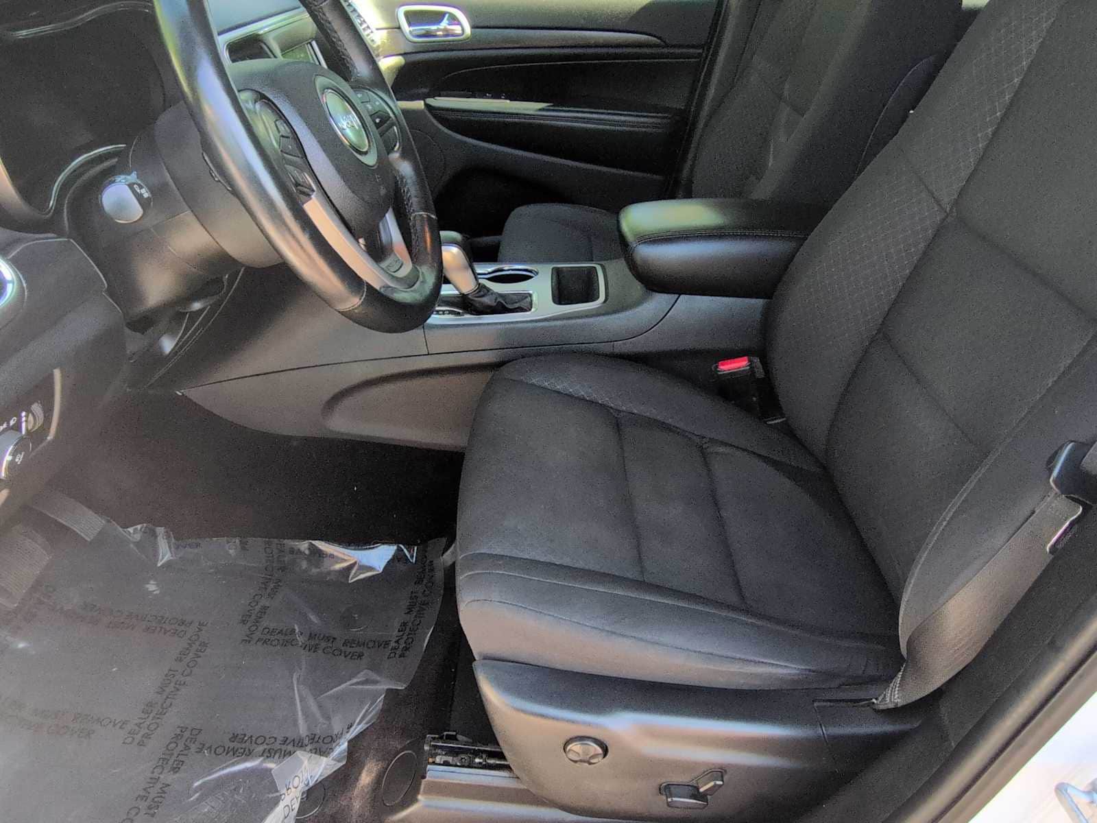 Thumbnail: 2018 Jeep Grand Cherokee - 17
