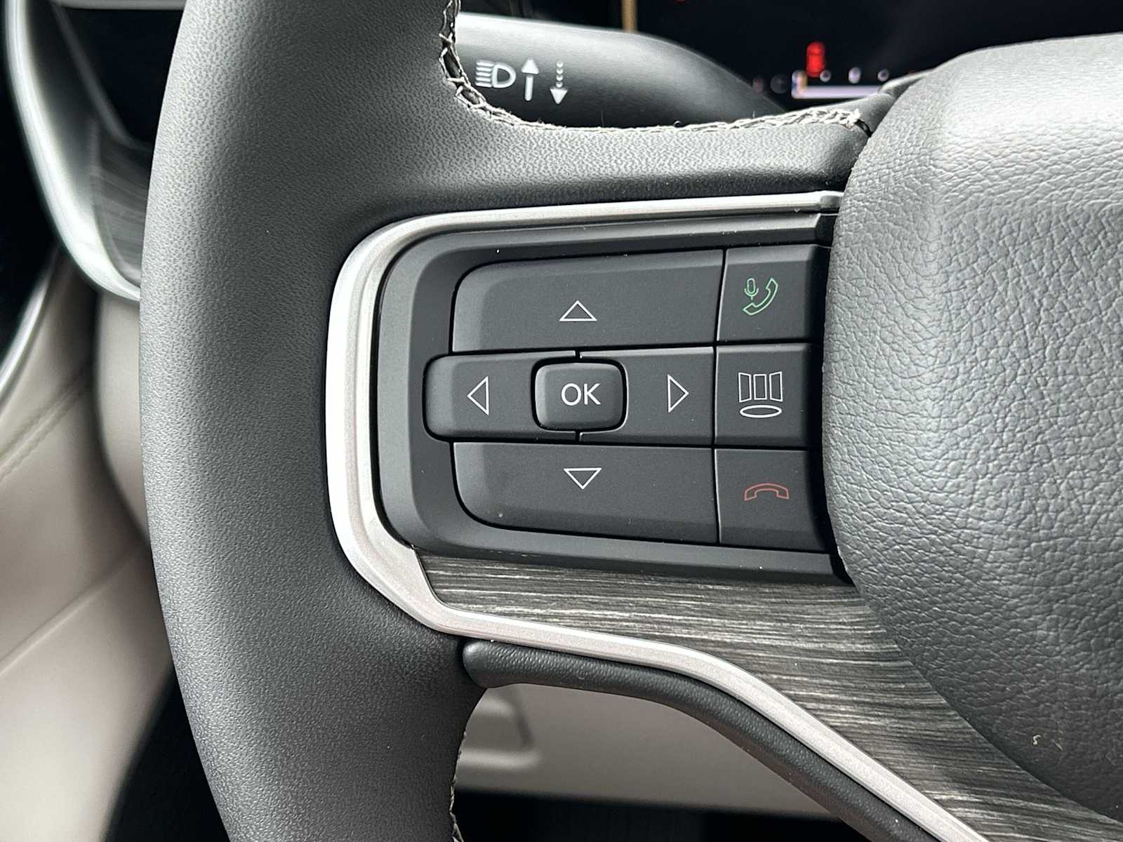 Thumbnail: 2023 Jeep Wagoneer - 16