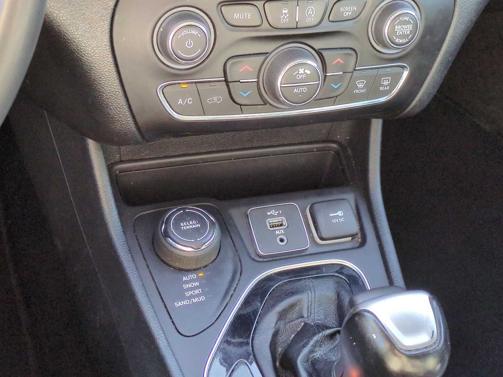 Thumbnail: 2022 Jeep Cherokee - 33