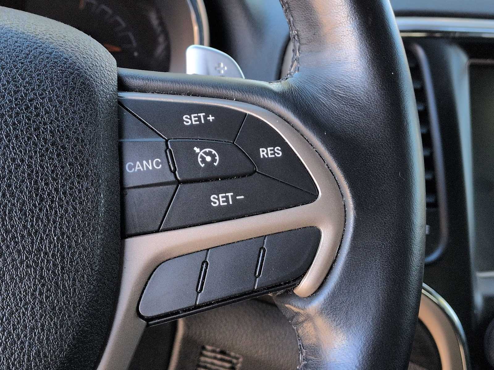 Thumbnail: 2016 Jeep Grand Cherokee - 25