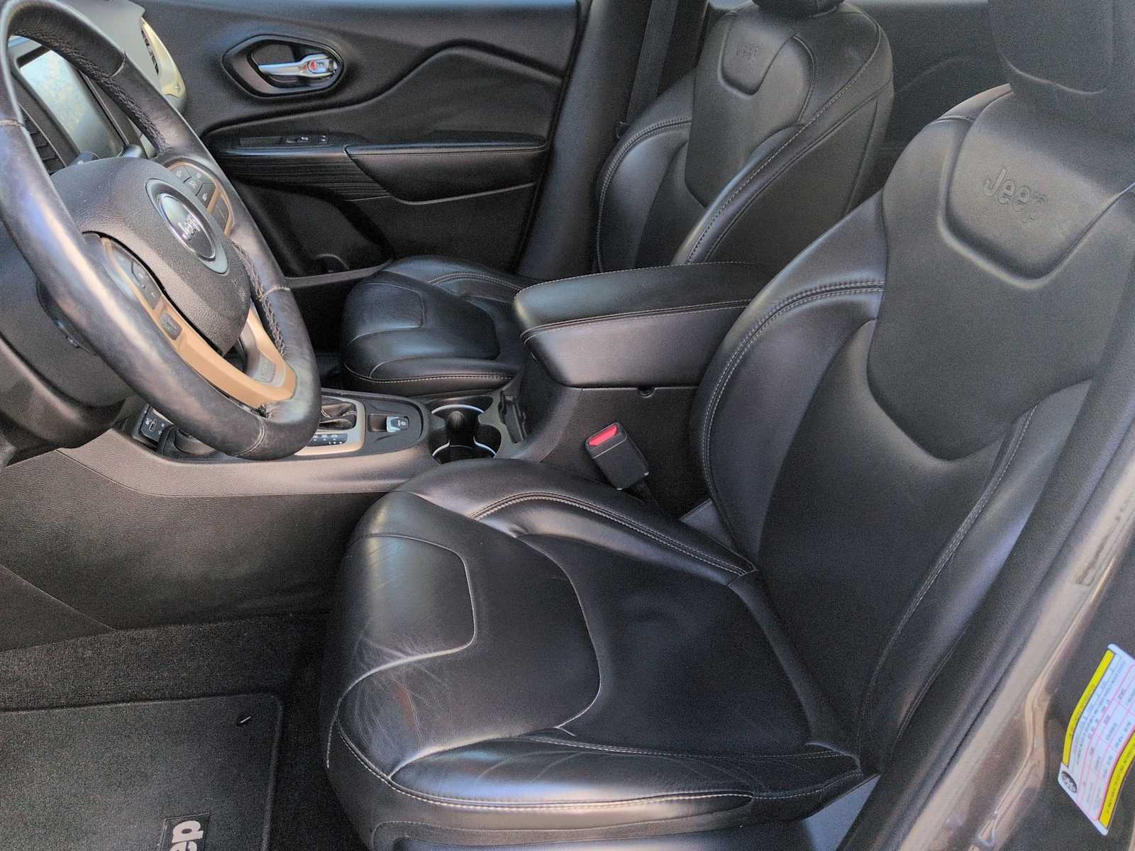 Thumbnail: 2017 Jeep Cherokee - 17