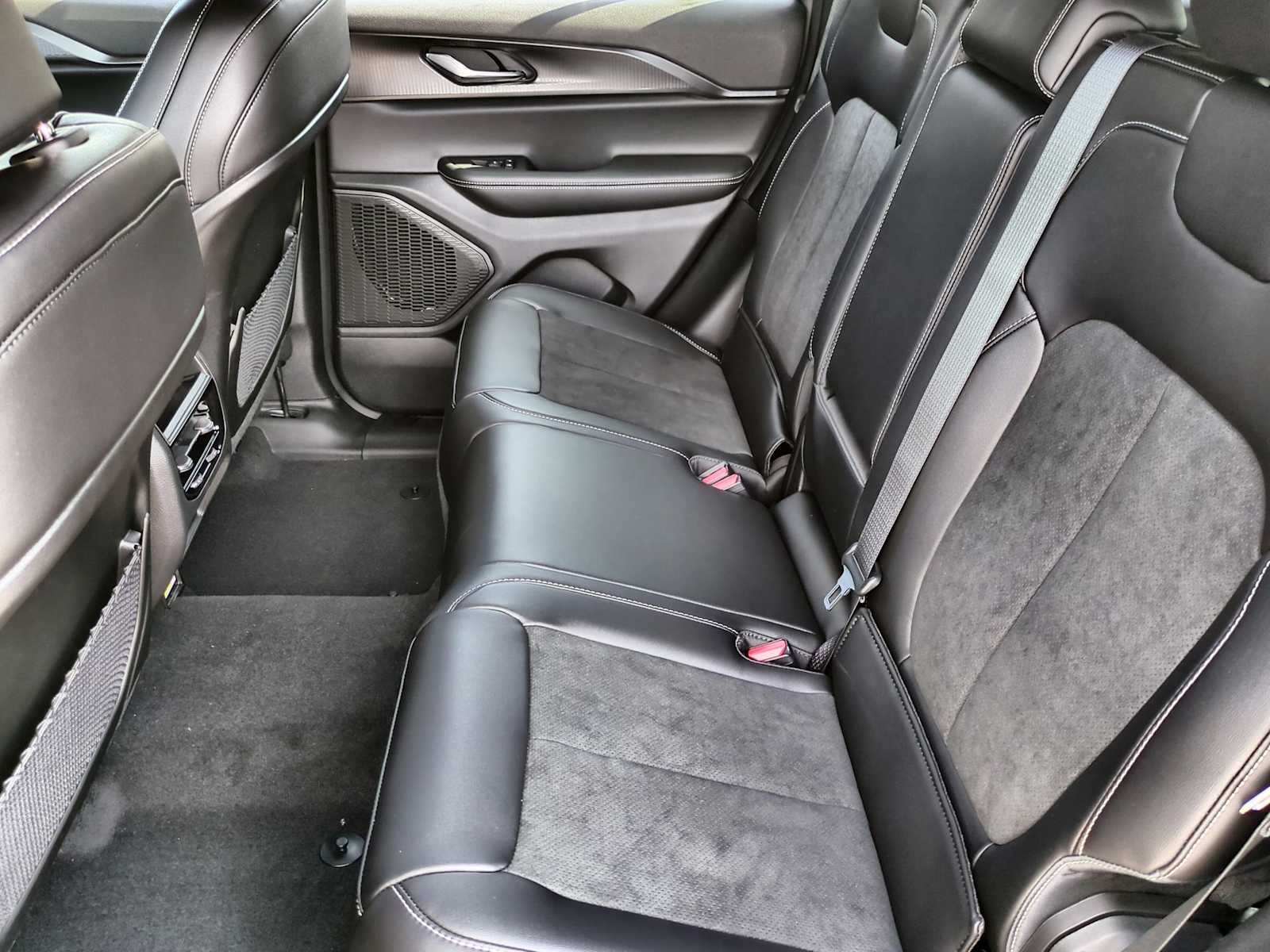 Thumbnail: 2025 Jeep Grand Cherokee - 19