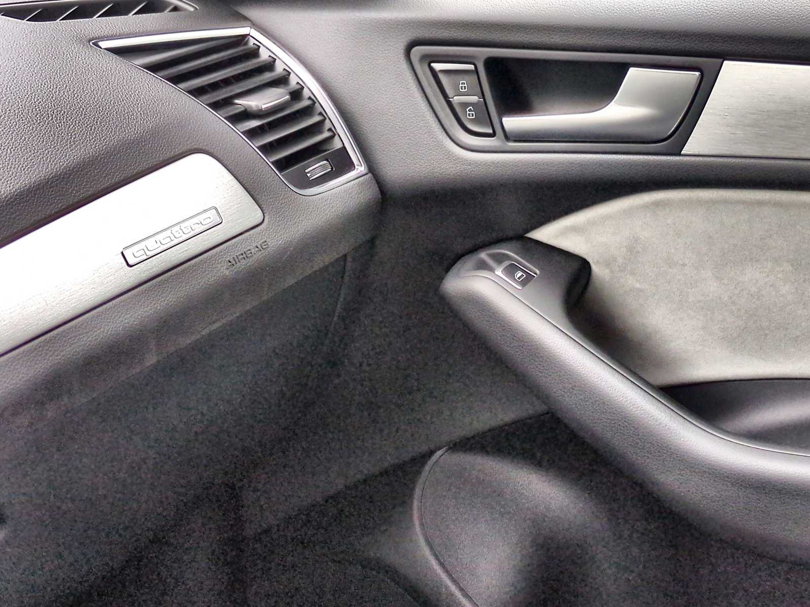 Thumbnail: 2015 Audi SQ5 - 33