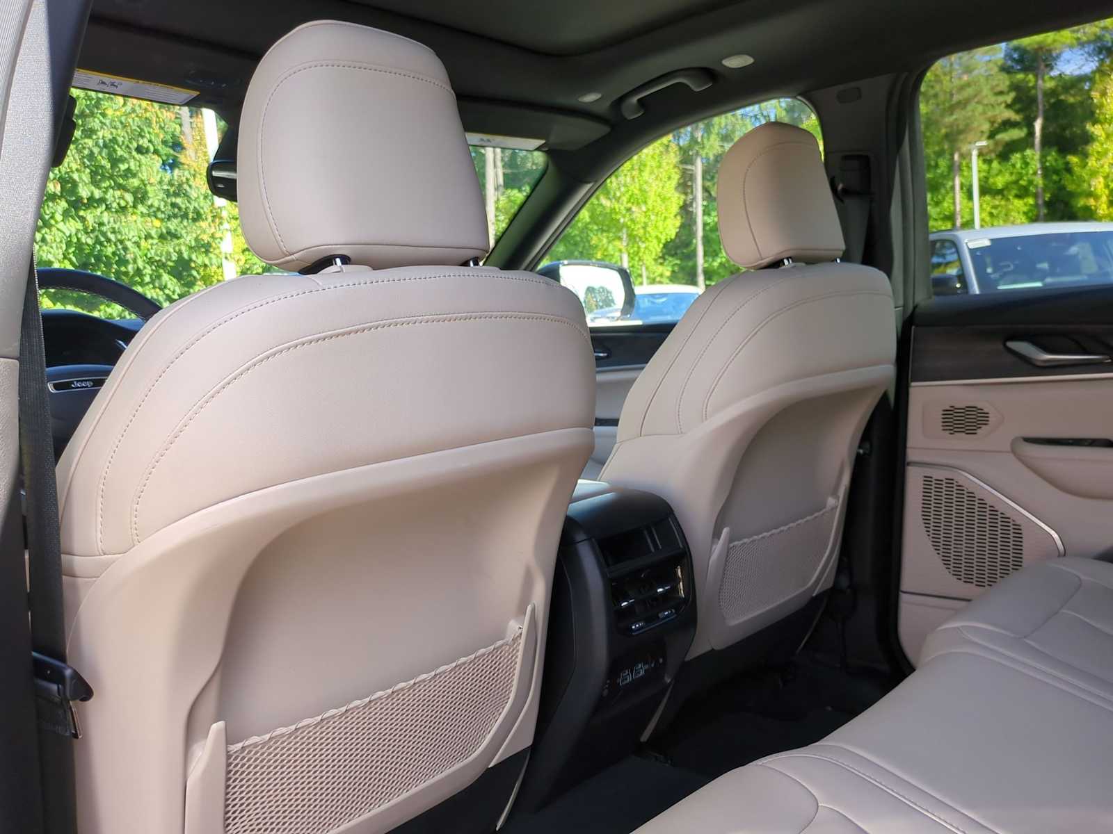 Thumbnail: 2024 Jeep Grand Cherokee - 19