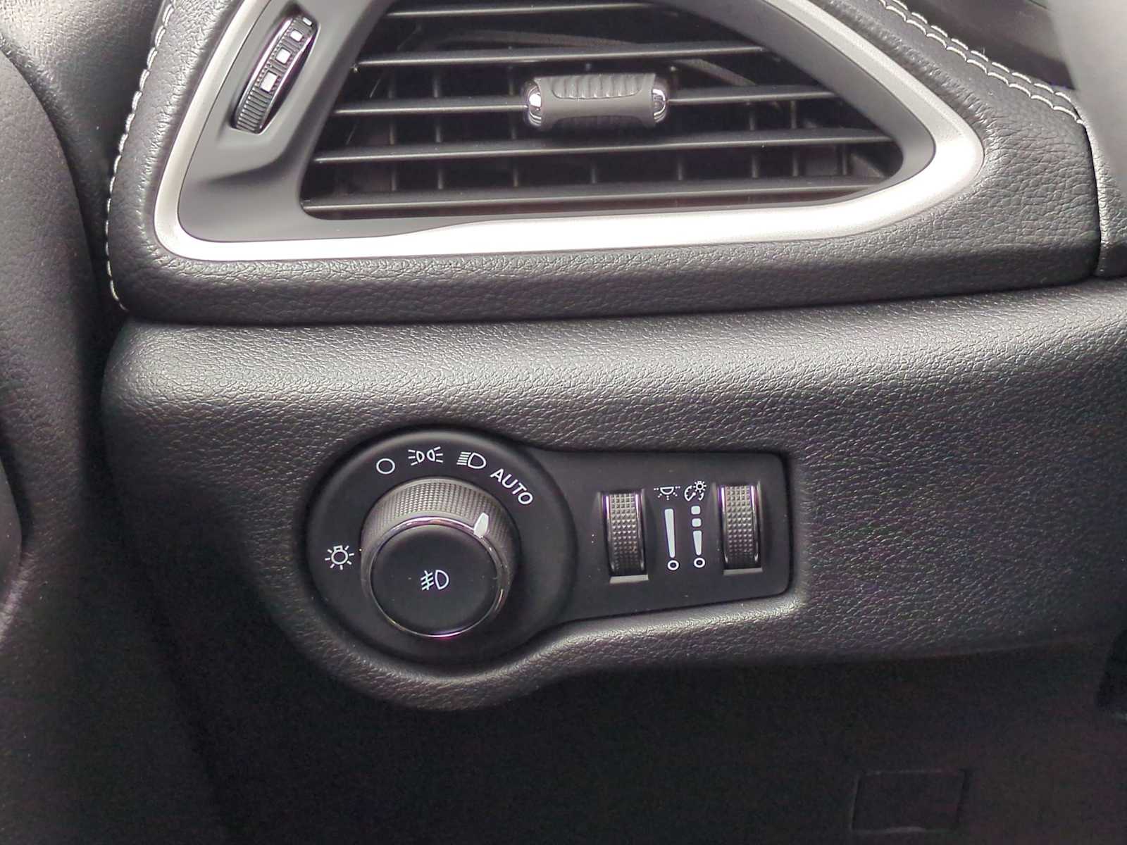 Thumbnail: 2026 Chrysler Pacifica - 36