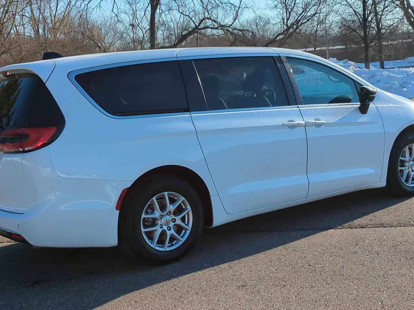 Thumbnail: 2024 Chrysler Pacifica - 8