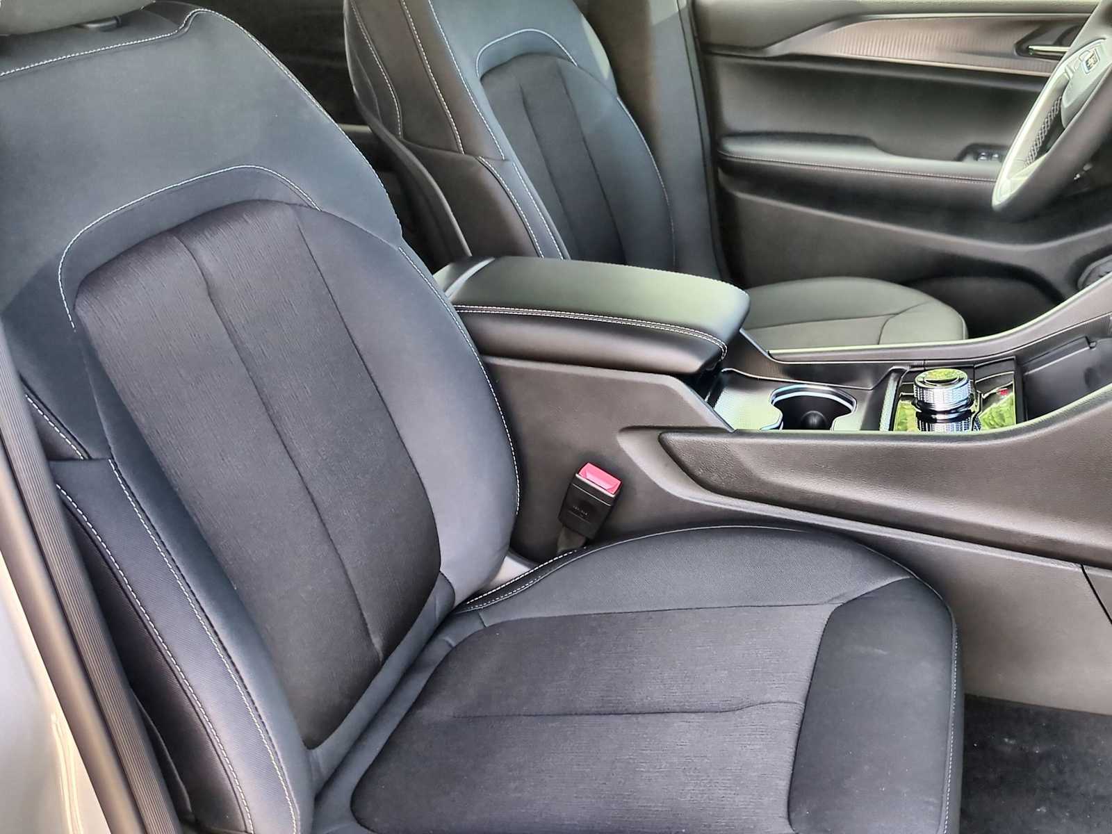 Thumbnail: 2025 Jeep Grand Cherokee - 21