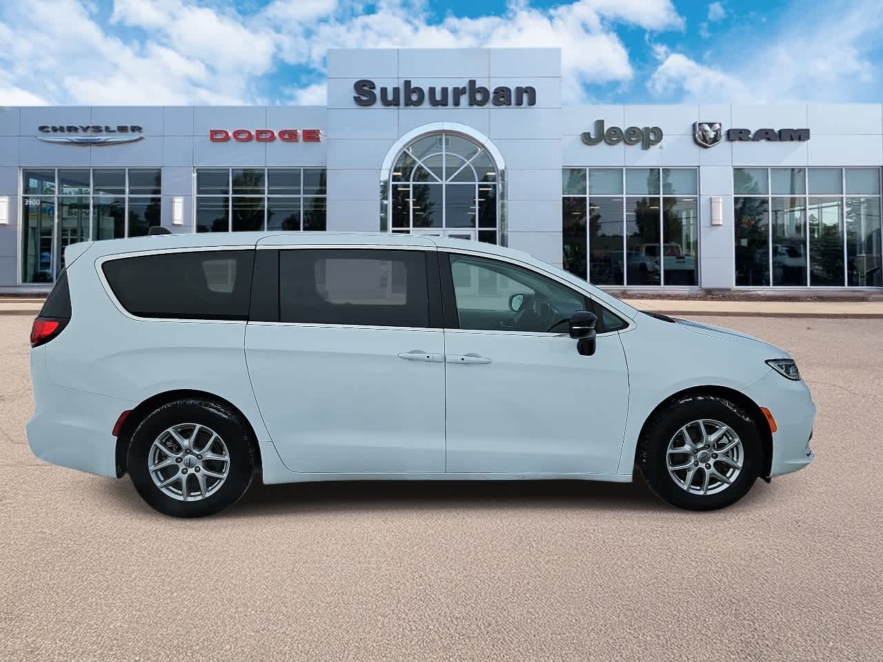 Thumbnail: 2024 Chrysler Pacifica - 9