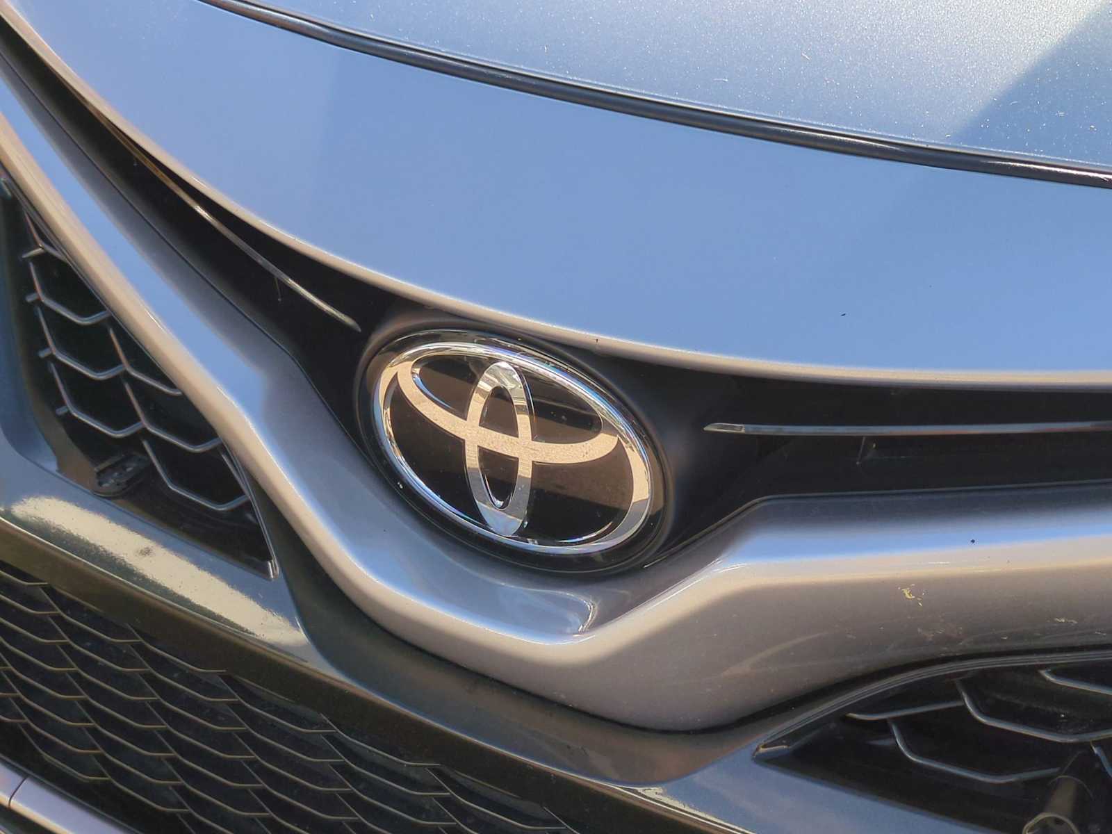 Thumbnail: 2021 Toyota Camry - 12