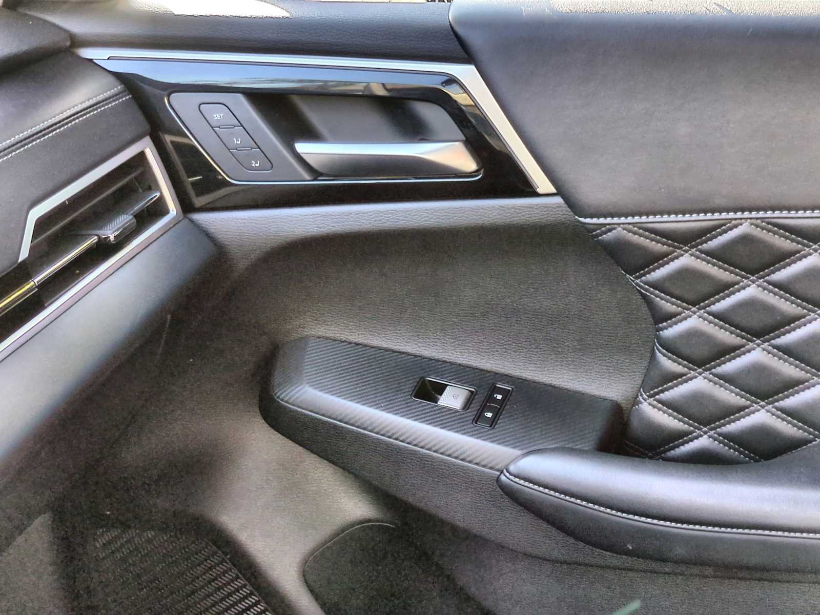 Thumbnail: 2024 Mitsubishi Outlander - 40