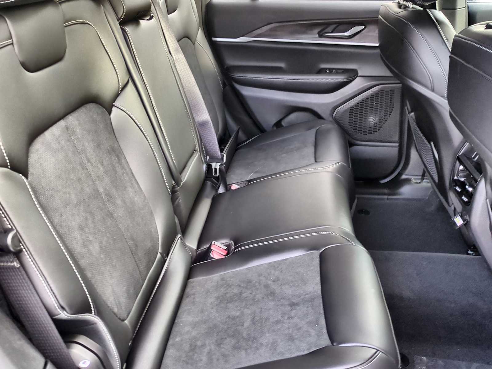 Thumbnail: 2026 Jeep Grand Cherokee - 20