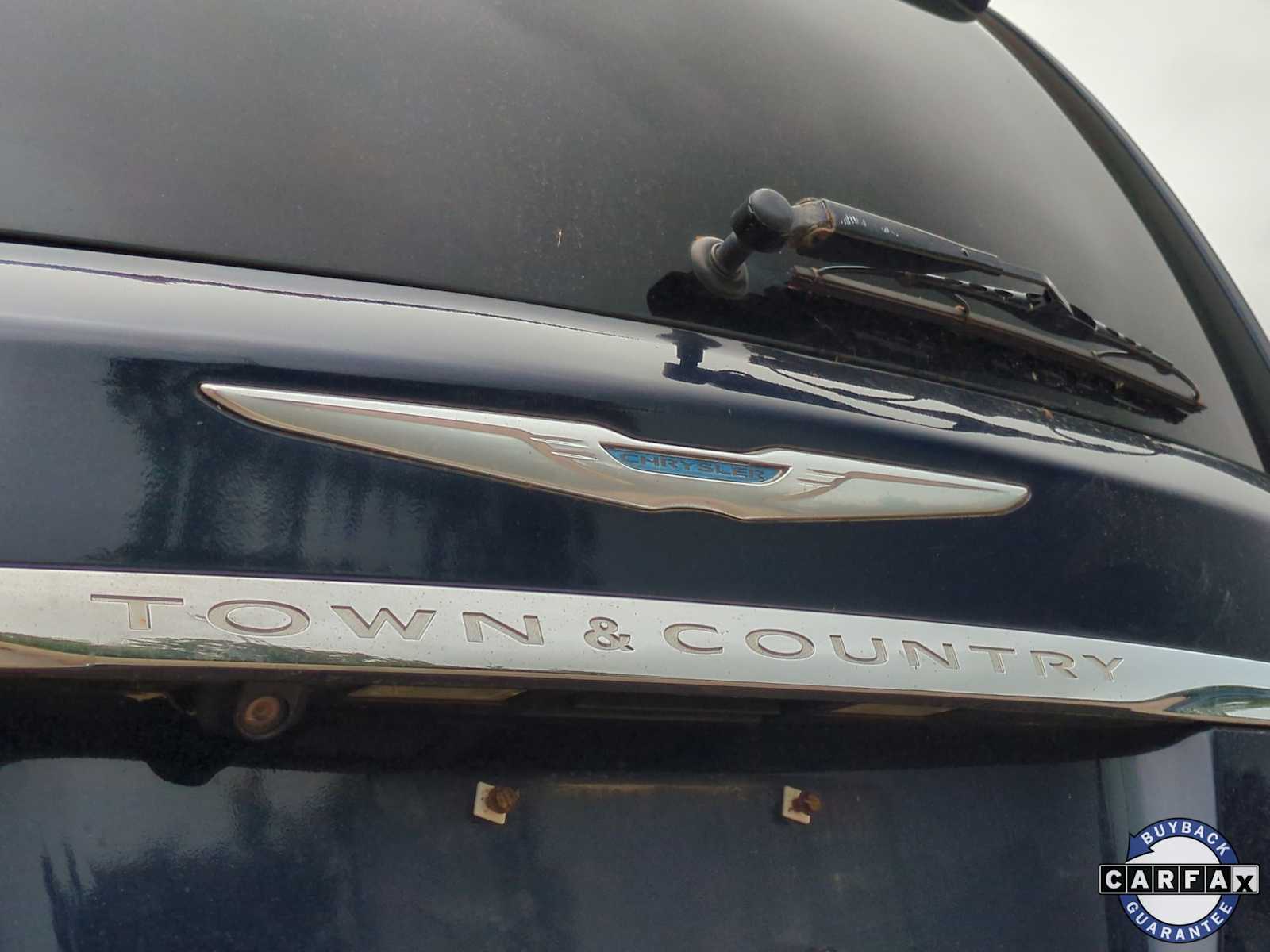 Thumbnail: 2013 Chrysler Town & Country - 13