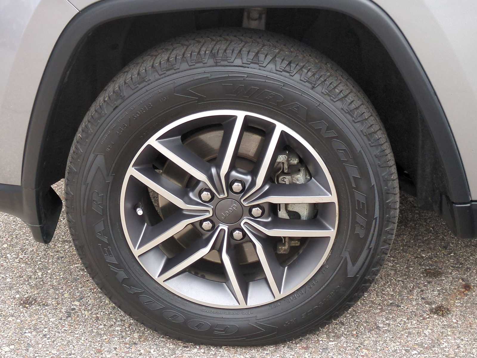 Thumbnail: 2021 Jeep Grand Cherokee - 14