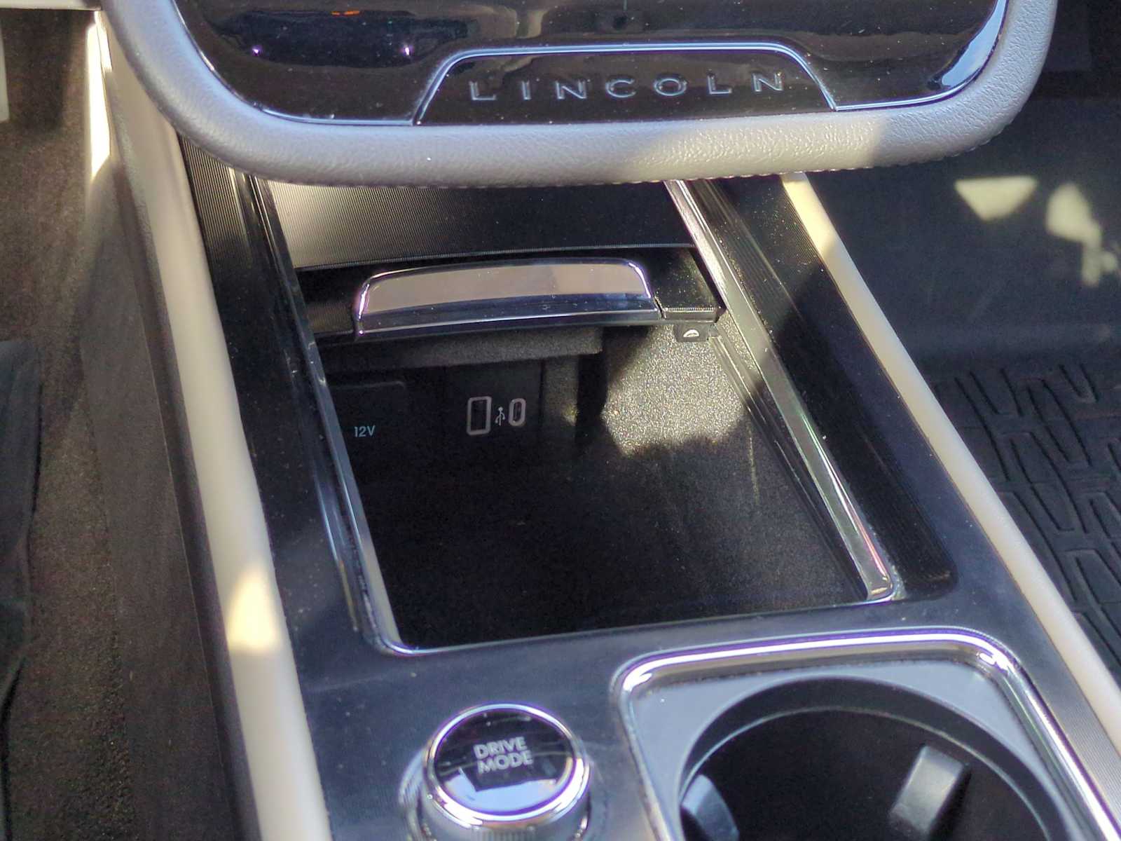 Thumbnail: 2022 Lincoln Corsair - 31