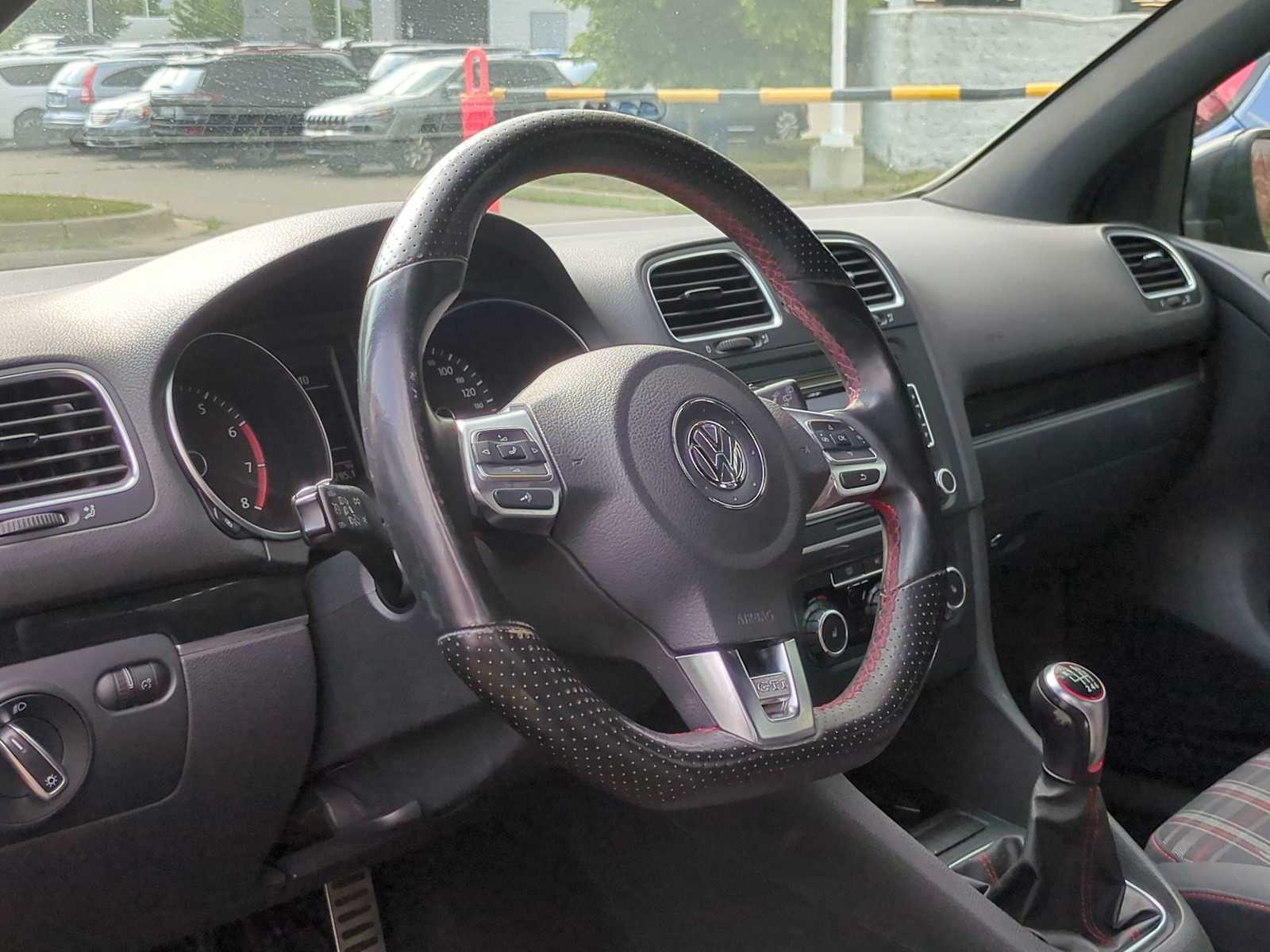 Thumbnail: 2011 Volkswagen Golf - 10