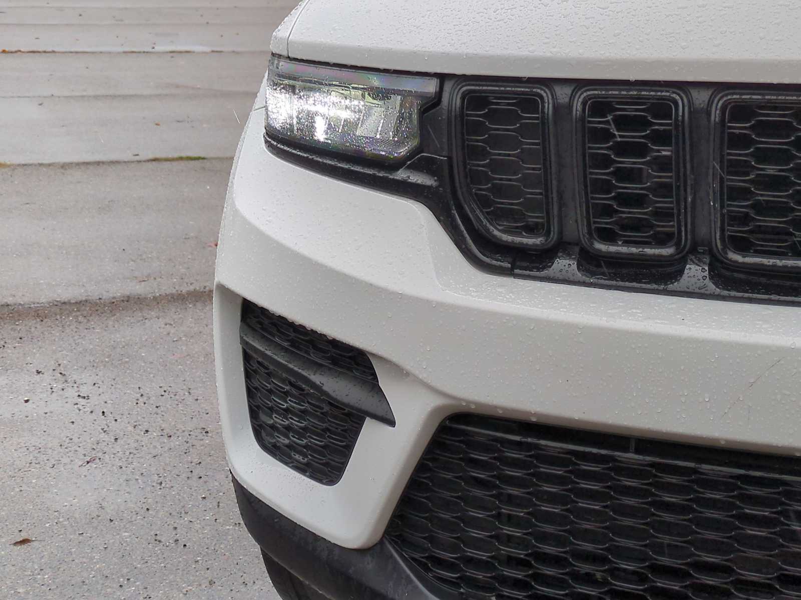 Thumbnail: 2024 Jeep Grand Cherokee - 11