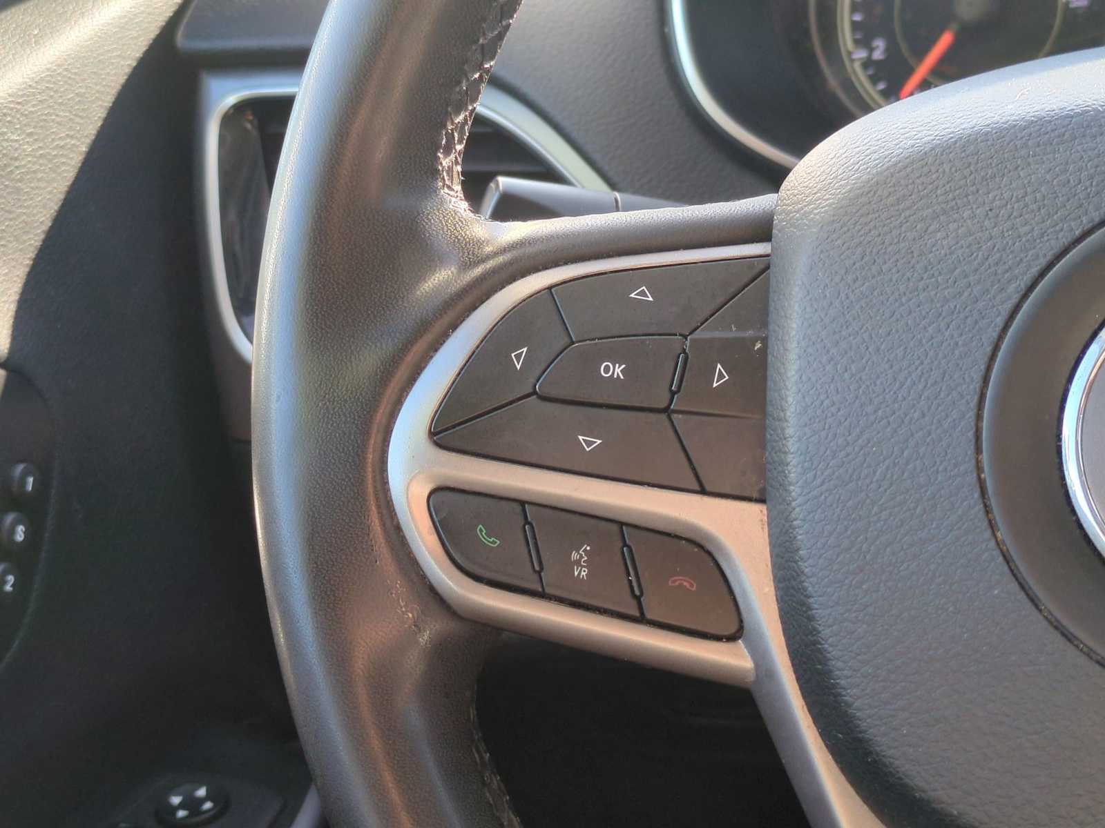 Thumbnail: 2022 Jeep Cherokee - 25