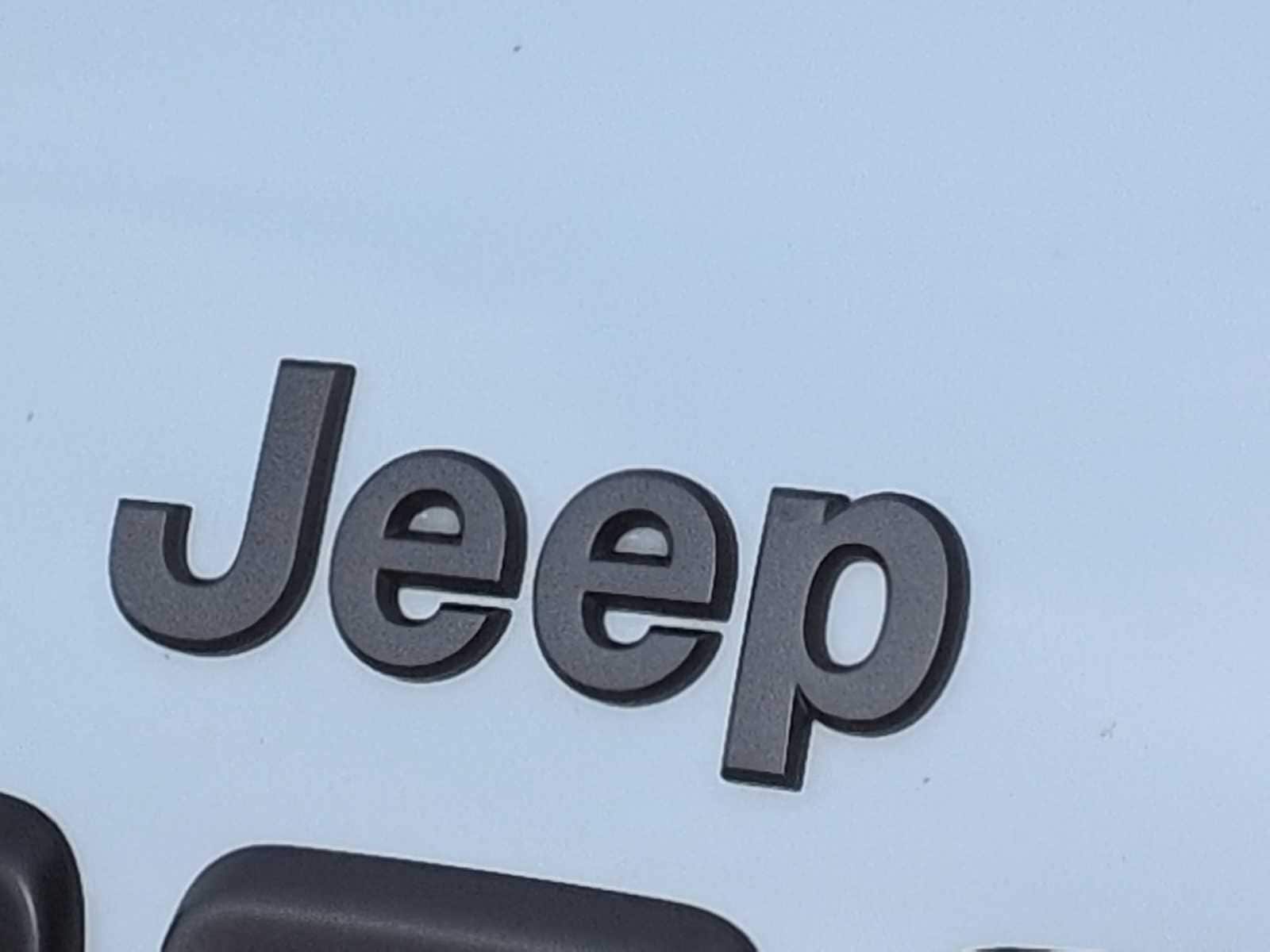 Thumbnail: 2020 Jeep Cherokee - 11