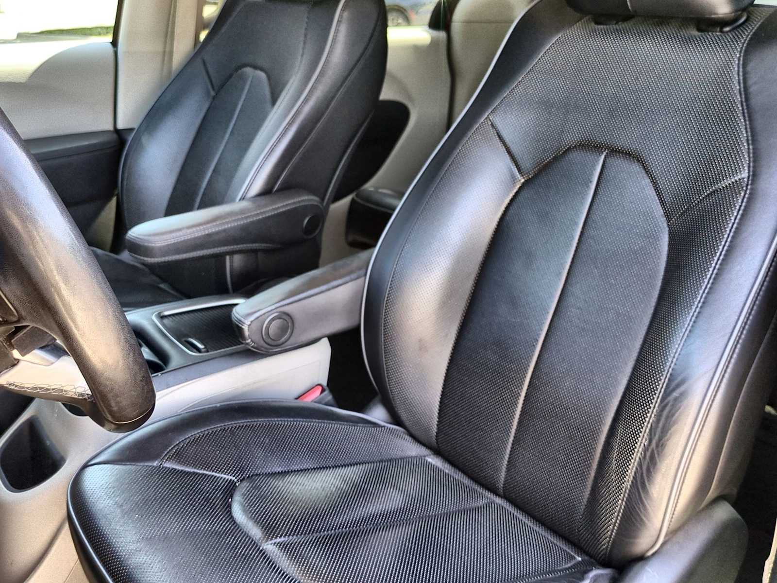 Thumbnail: 2020 Chrysler Pacifica - 17