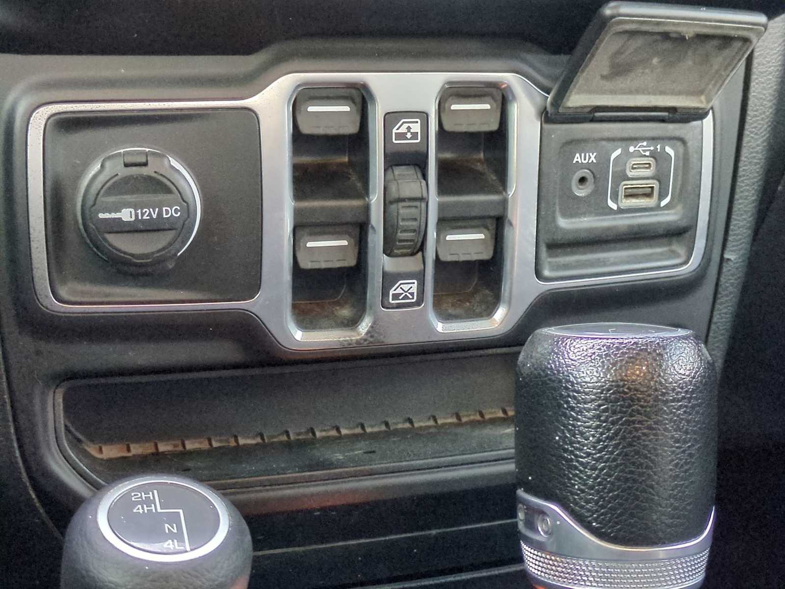 Thumbnail: 2023 Jeep Gladiator - 32