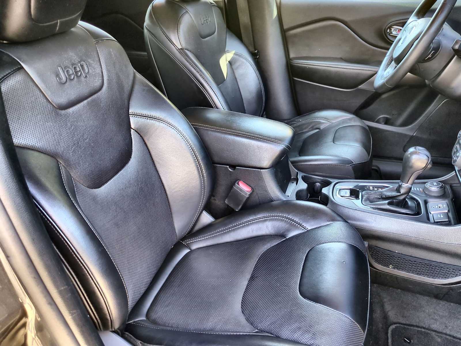 Thumbnail: 2022 Jeep Cherokee - 23