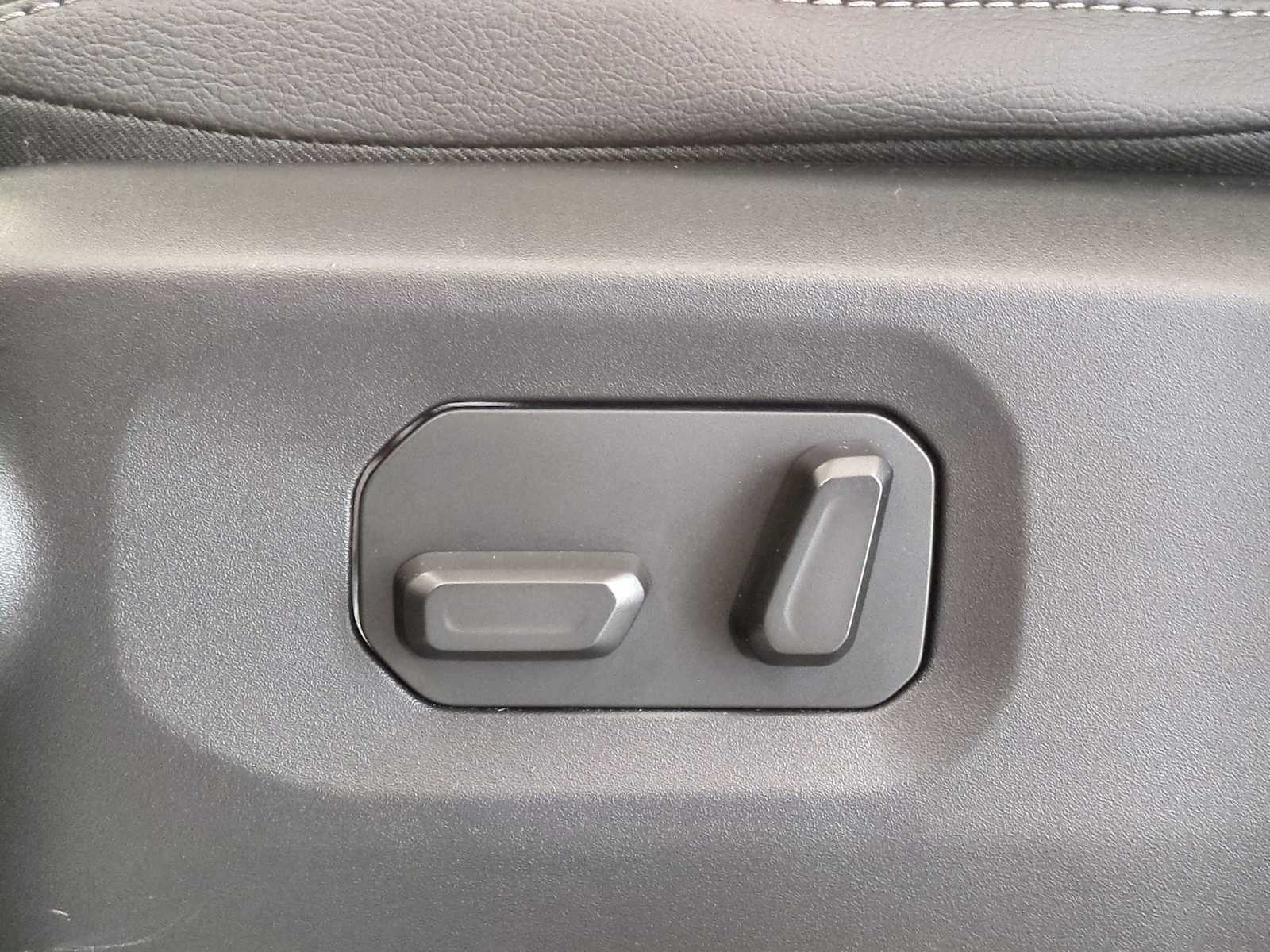 Thumbnail: 2025 Jeep Gladiator - 17