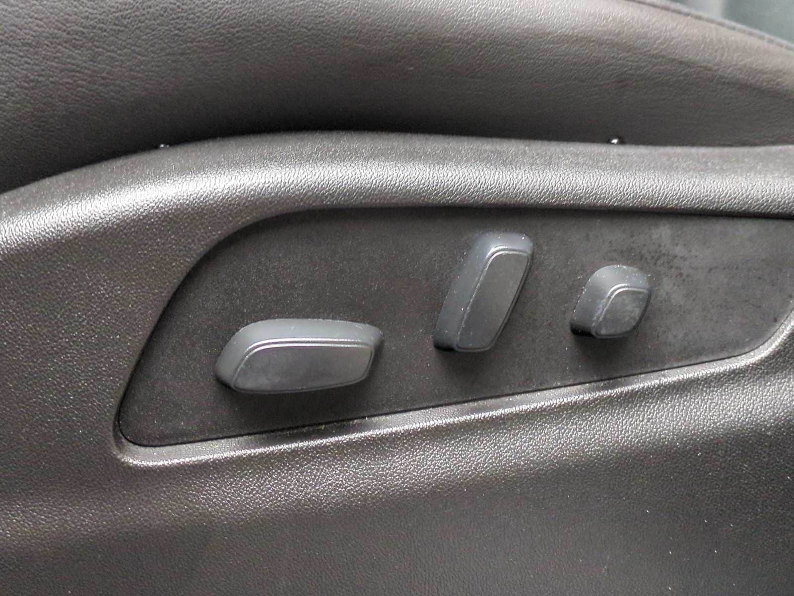 Thumbnail: 2019 Cadillac XT4 - 18