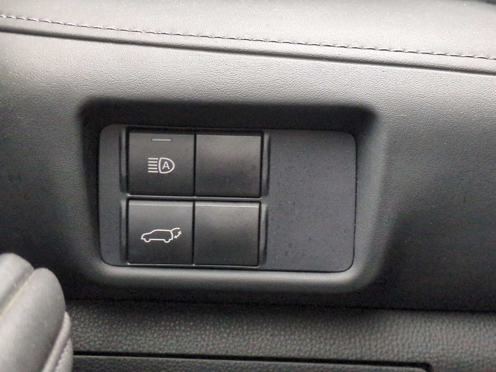 Thumbnail: 2021 Toyota Highlander - 33
