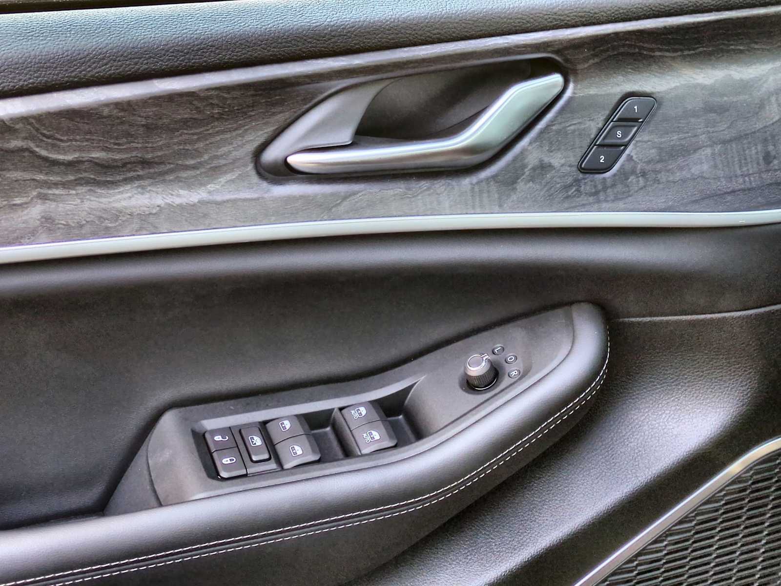 Thumbnail: 2025 Jeep Grand Cherokee - 38