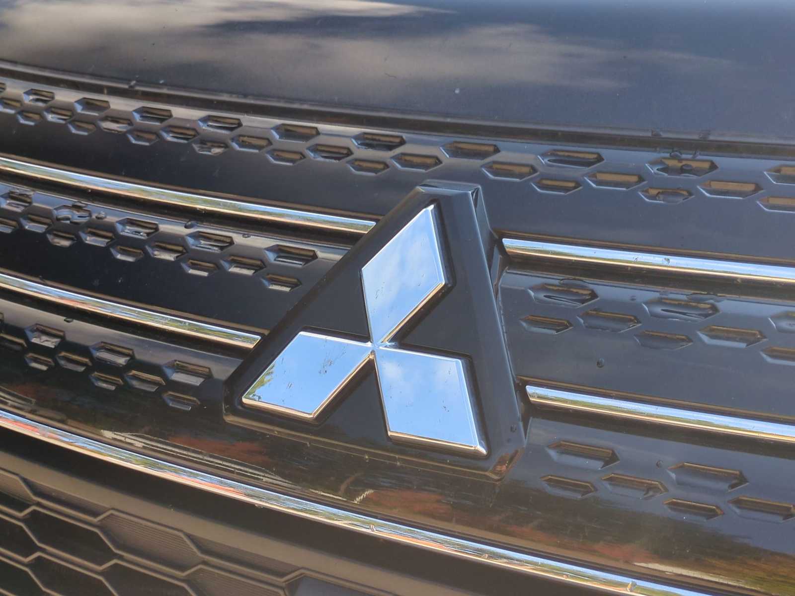 Thumbnail: 2024 Mitsubishi Outlander - 12