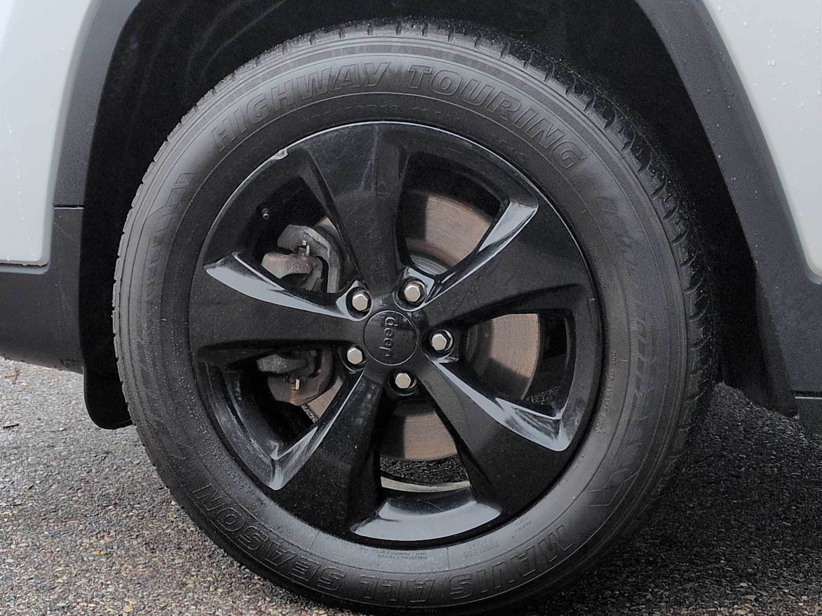 Thumbnail: 2019 Jeep Cherokee - 14