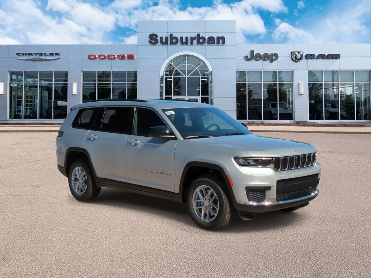 2025 Jeep Grand Cherokee Laredo photo 2