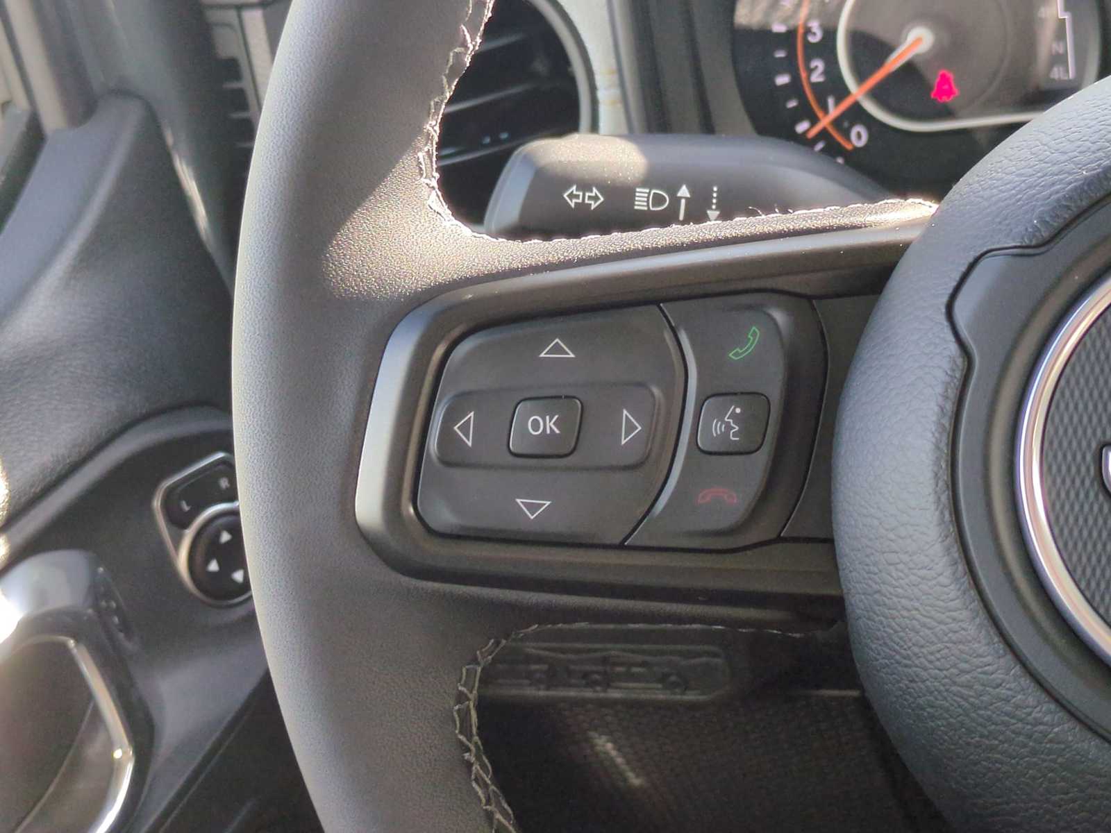 Thumbnail: 2025 Jeep Gladiator - 23