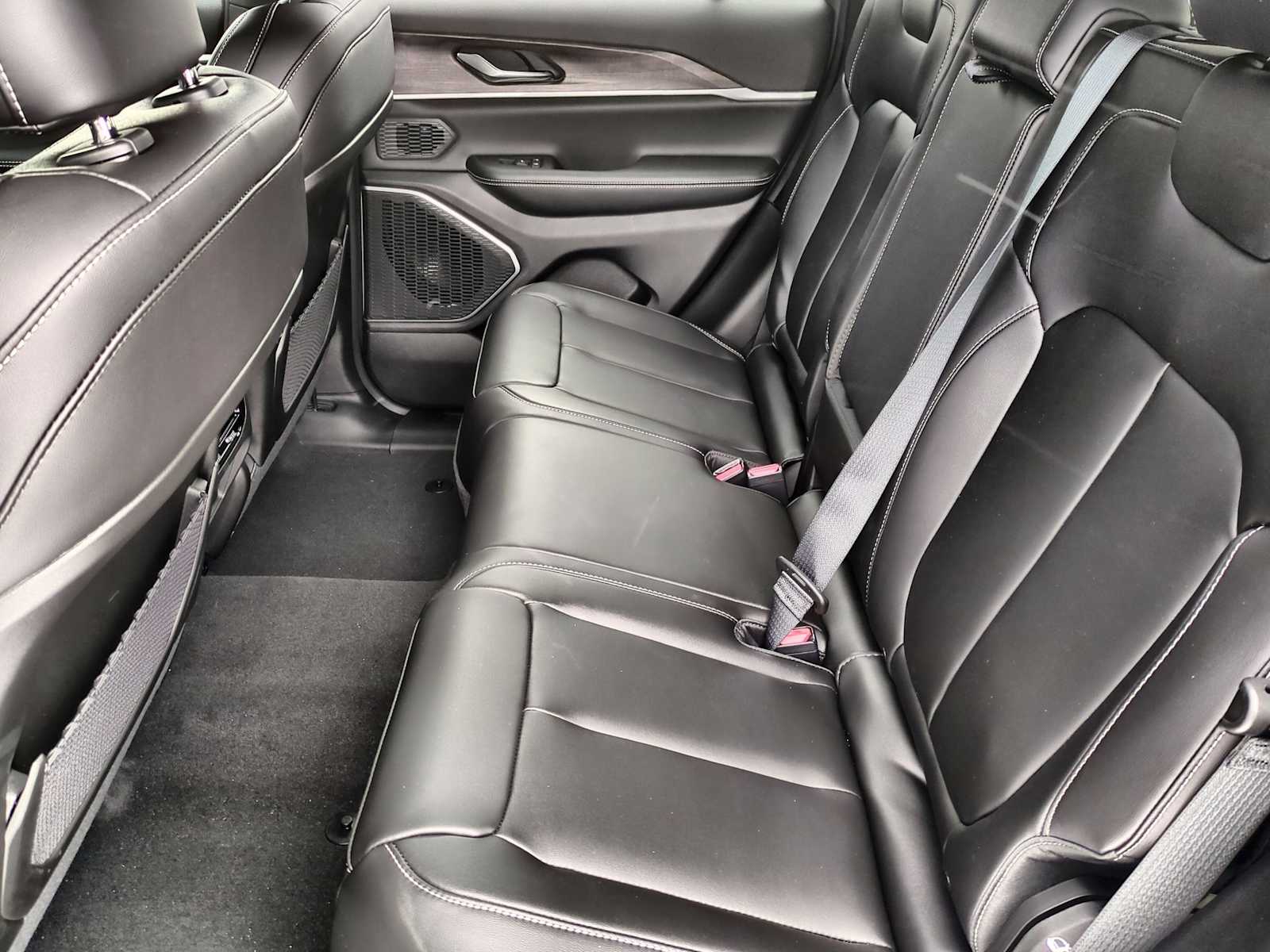 Thumbnail: 2026 Jeep Grand Cherokee - 18