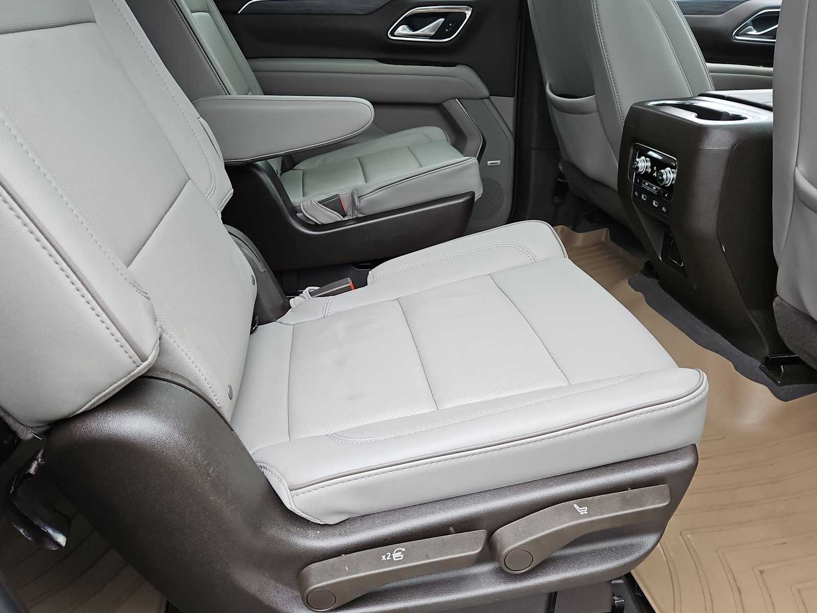 Thumbnail: 2024 GMC Yukon XL - 22