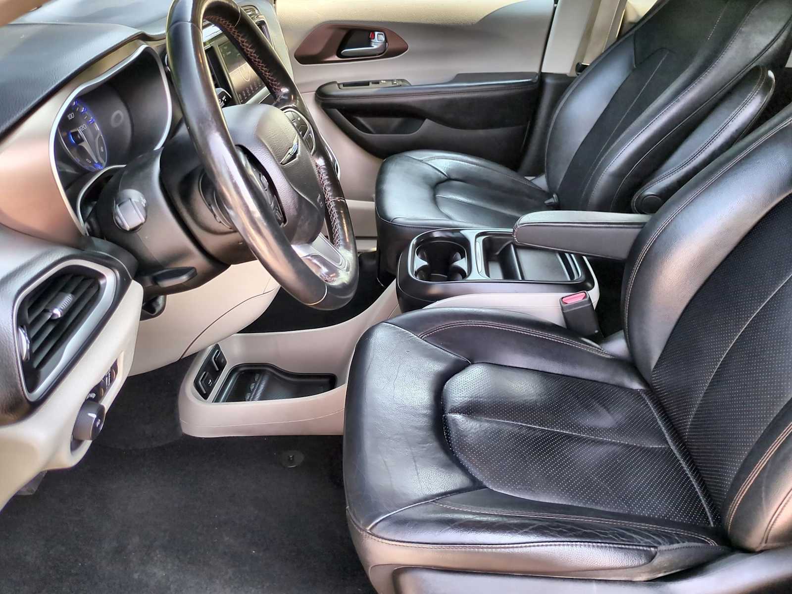 Thumbnail: 2019 Chrysler Pacifica - 17