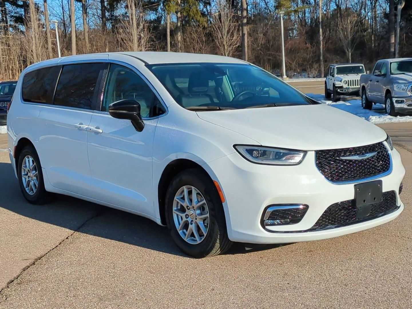 Thumbnail: 2024 Chrysler Pacifica - 2