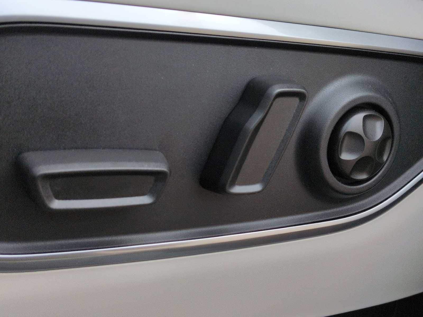 Thumbnail: 2025 Jeep Wagoneer - 17