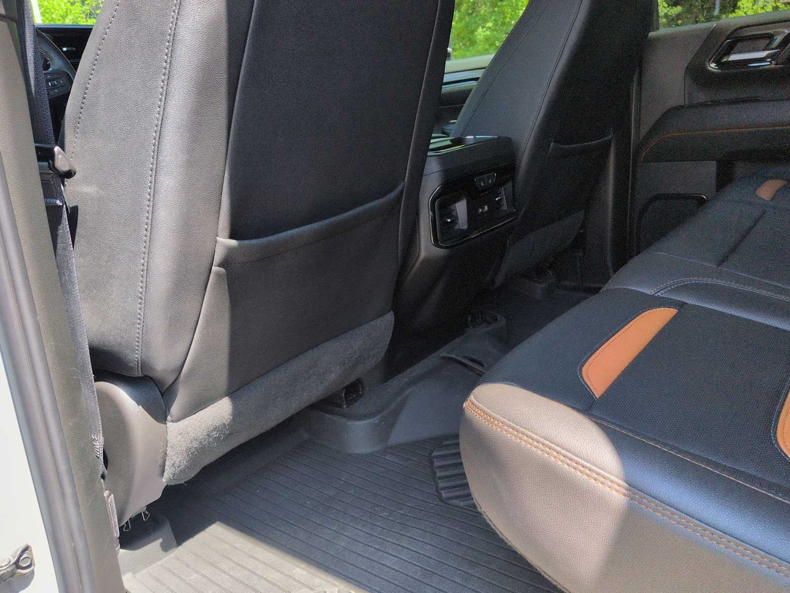 Thumbnail: 2024 GMC Sierra 2500 - 19