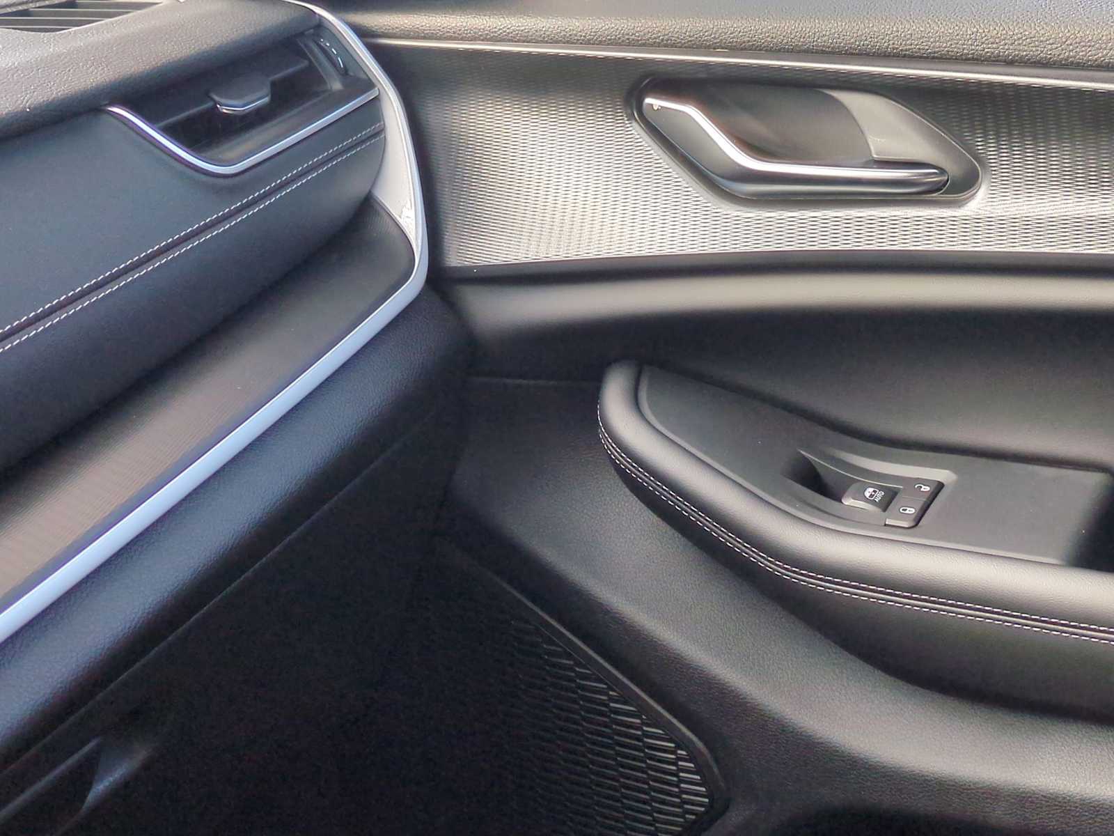 Thumbnail: 2025 Jeep Grand Cherokee - 35