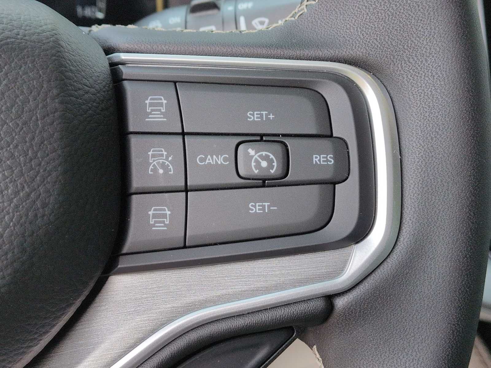 Thumbnail: 2025 Jeep Wagoneer - 24