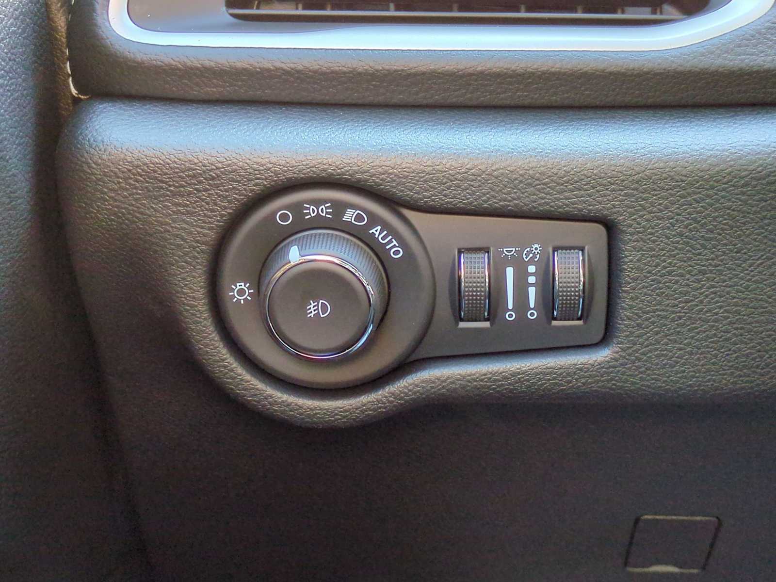 Thumbnail: 2026 Chrysler Pacifica - 38