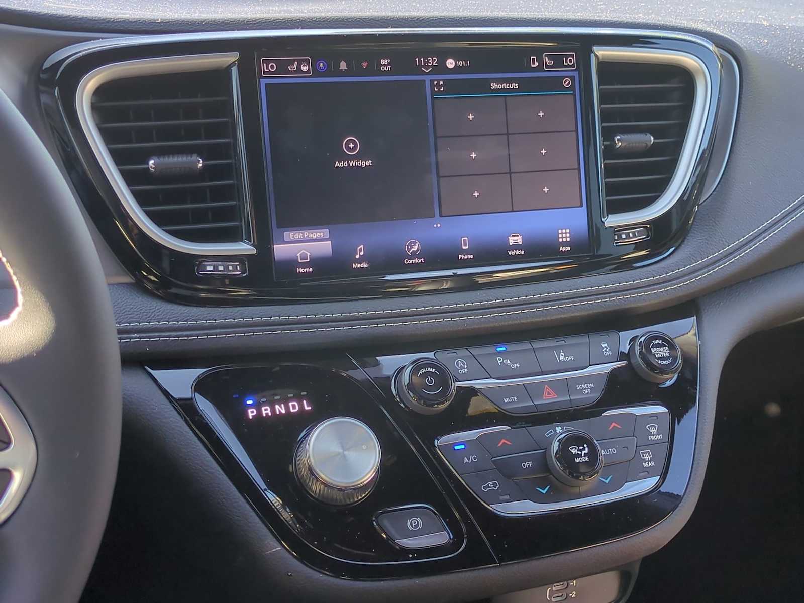 Thumbnail: 2026 Chrysler Pacifica - 29