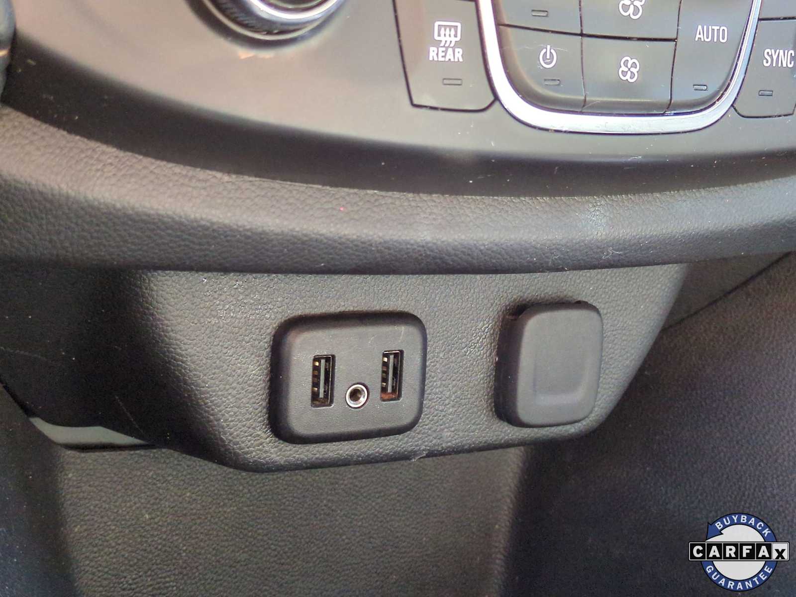 Thumbnail: 2019 Chevrolet Traverse - 30