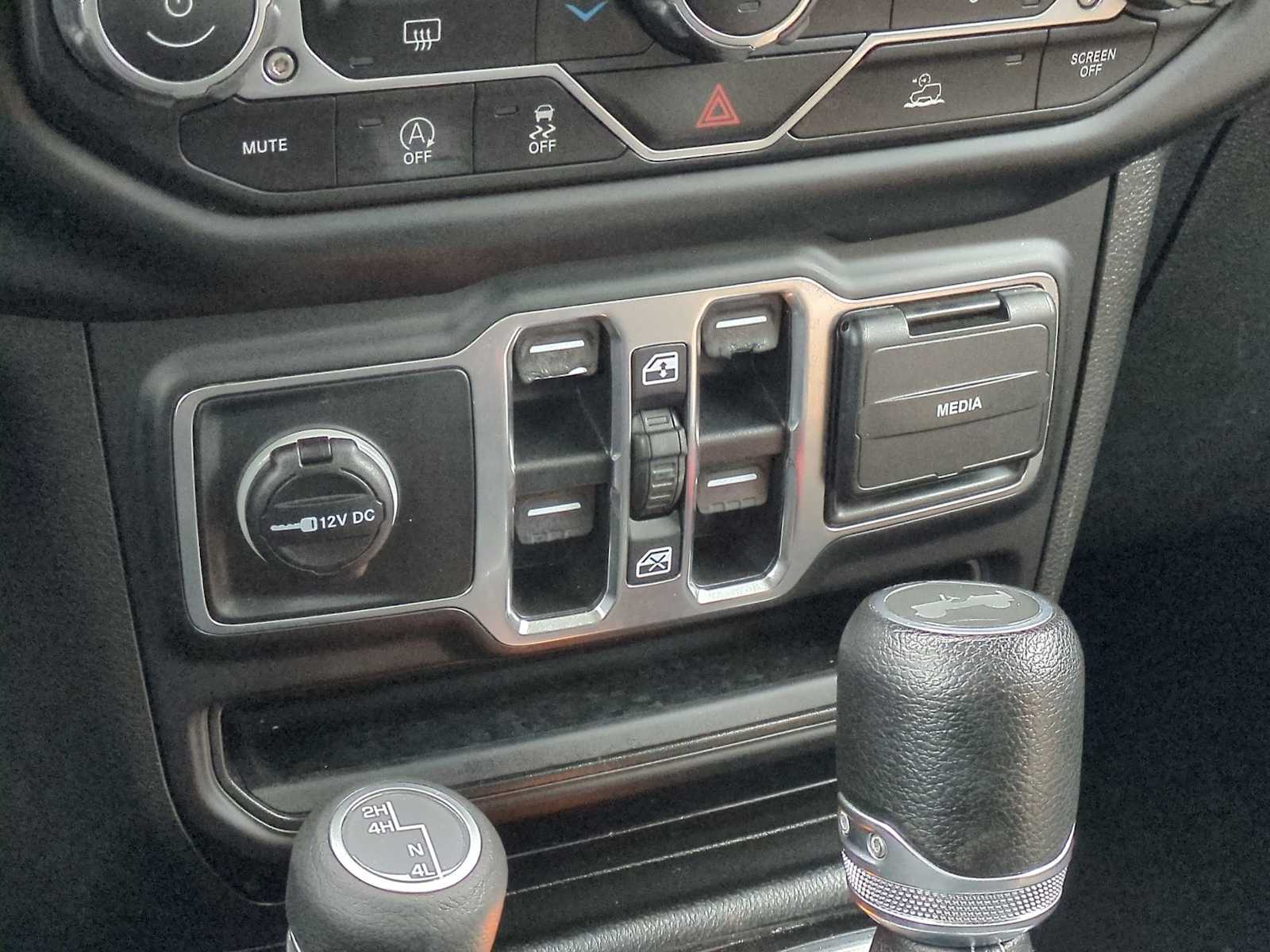 Thumbnail: 2021 Jeep Wrangler - 31