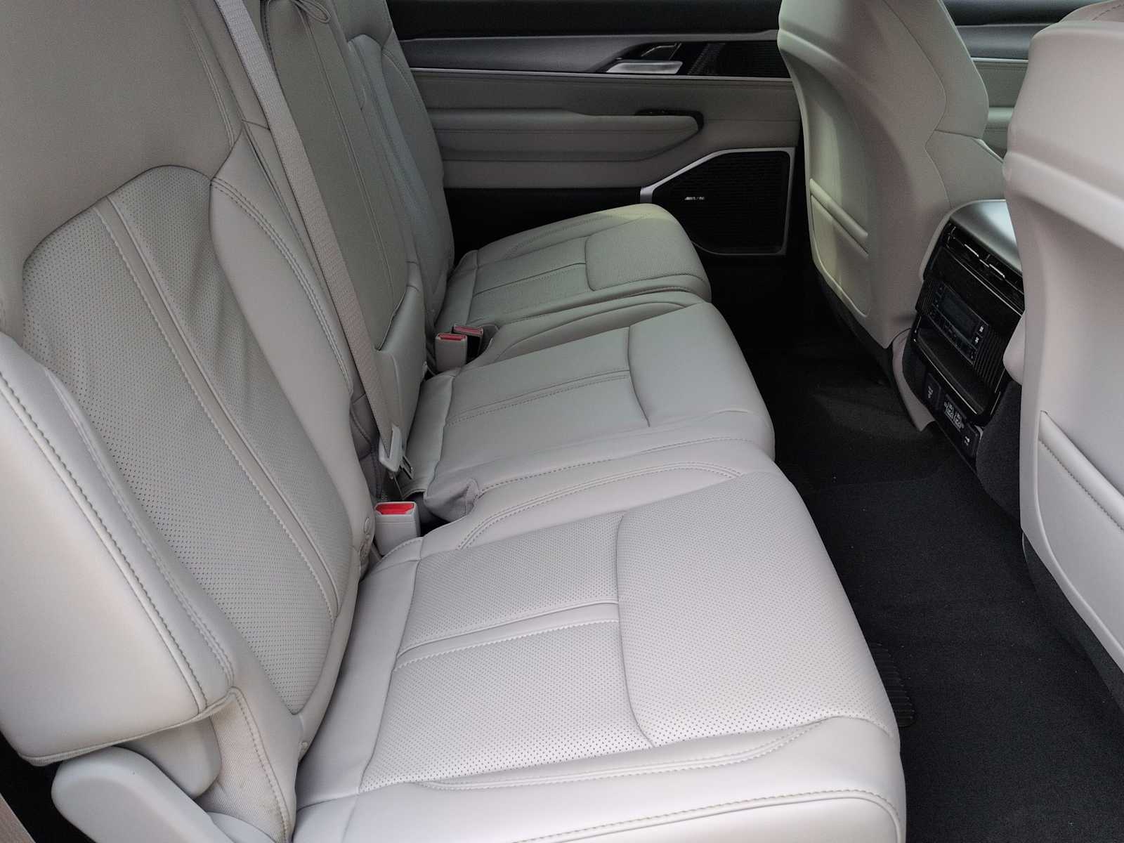 Thumbnail: 2025 Jeep Wagoneer - 20