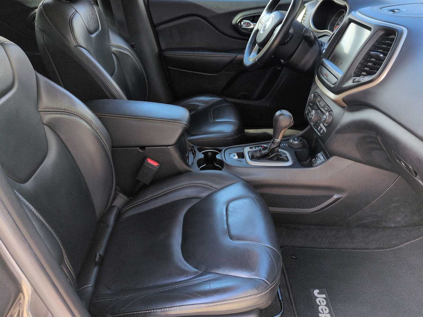 Thumbnail: 2017 Jeep Cherokee - 22