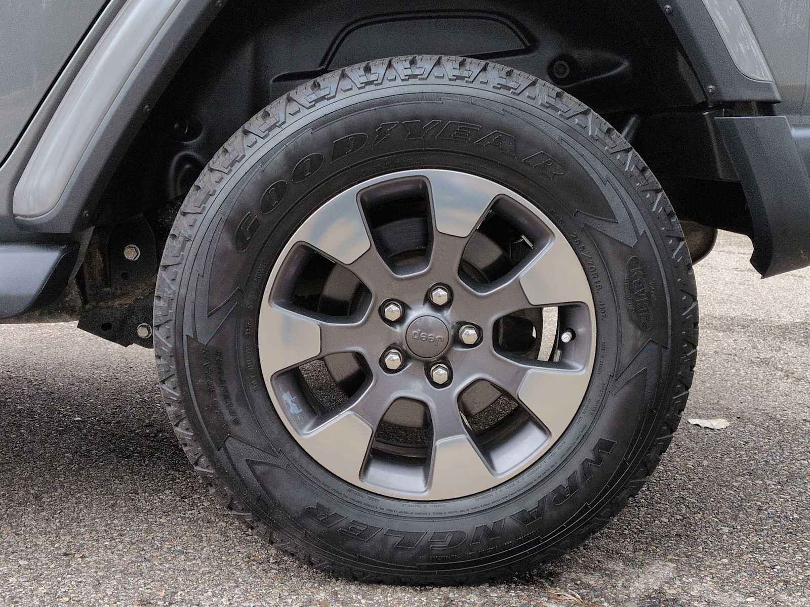 Thumbnail: 2018 Jeep Wrangler - 13