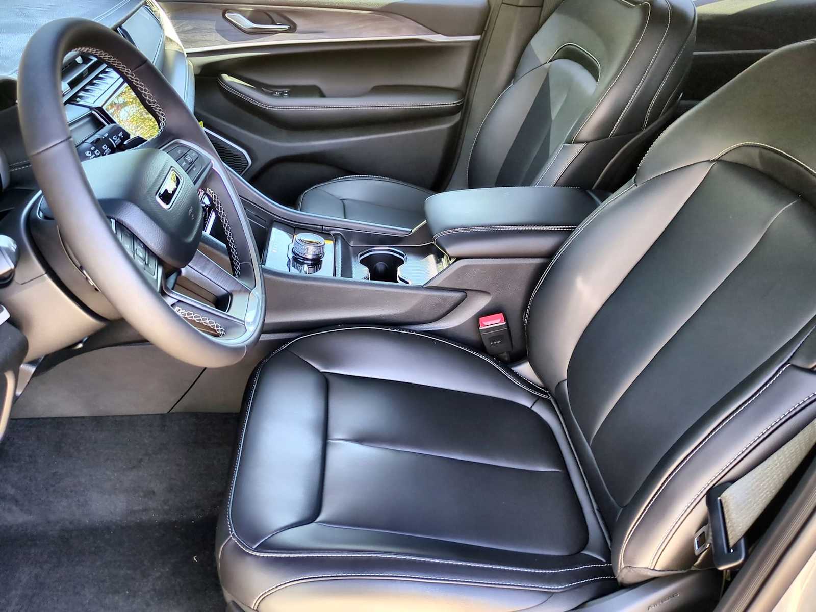 Thumbnail: 2025 Jeep Grand Cherokee - 16